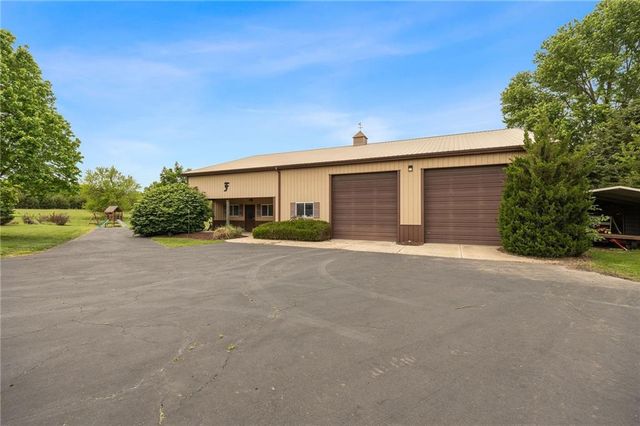 8980 Rowen Road, De Soto, KS 66018