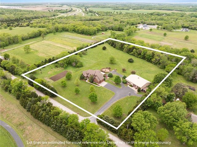 8980 Rowen Road, De Soto, KS 66018