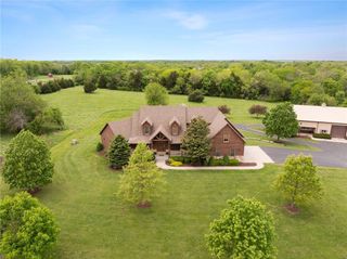 8980 Rowen Road, De Soto, KS 66018