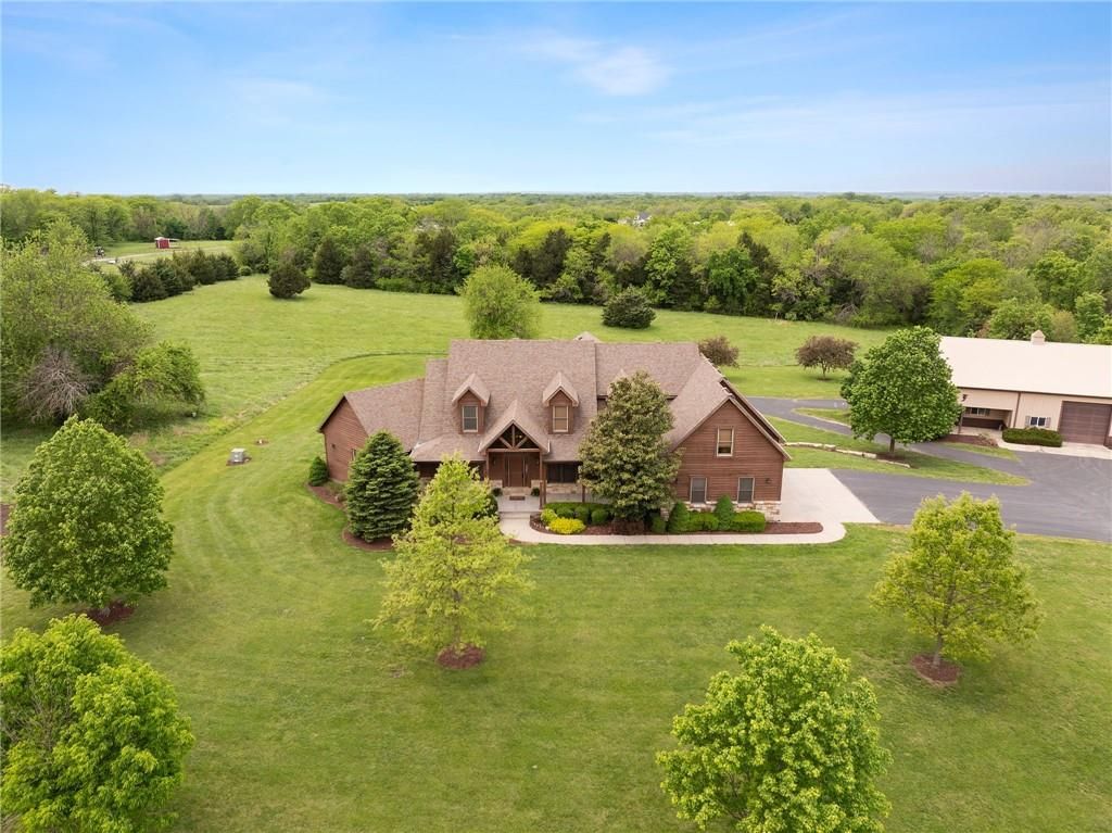 8980 Rowen Road, De Soto, KS 66018