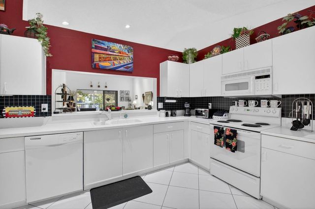 9716 Sills Drive E 201, Boynton Beach, FL 33437