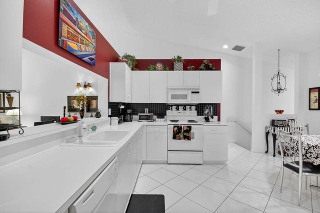 9716 Sills Drive E 201, Boynton Beach, FL 33437