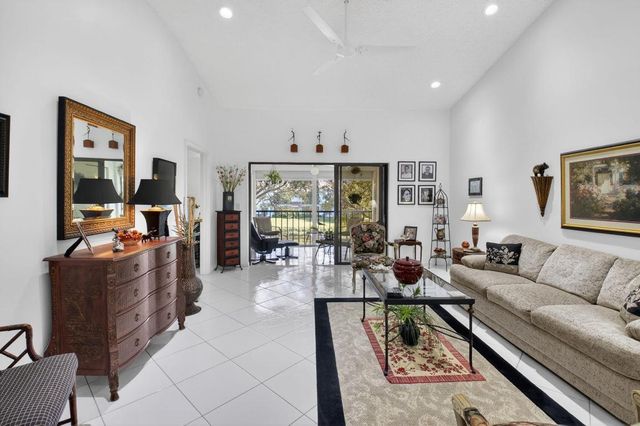 9716 Sills Drive E 201, Boynton Beach, FL 33437