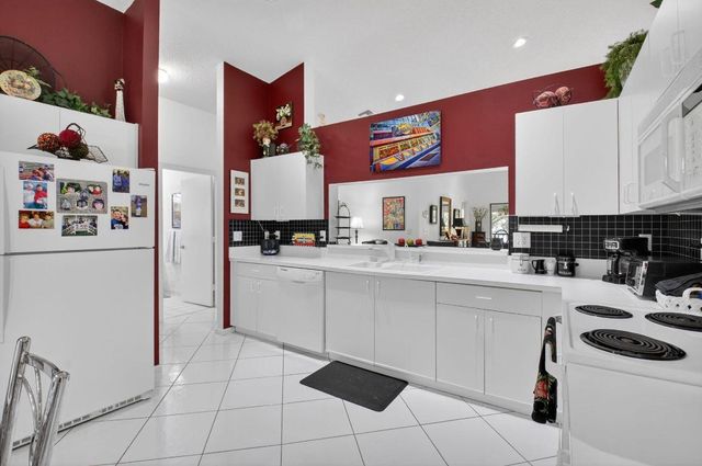 9716 Sills Drive E 201, Boynton Beach, FL 33437