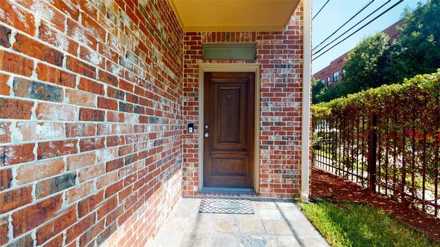 3826 Center Street, Houston, TX 77007