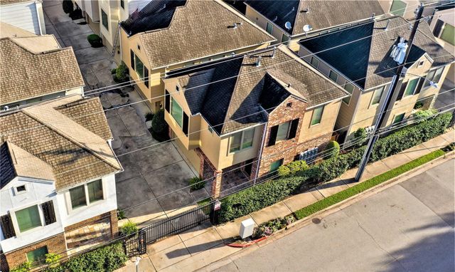 3826 Center Street, Houston, TX 77007
