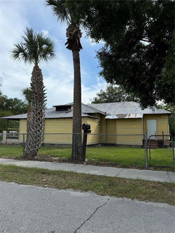 Image 1 of property listing at 585 WASHINGTON STREET, New Smyrna Beach, FL 32168