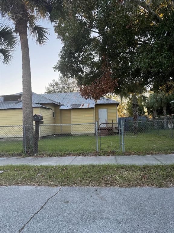 Image 13 of property listing at 585 WASHINGTON STREET, New Smyrna Beach, FL 32168