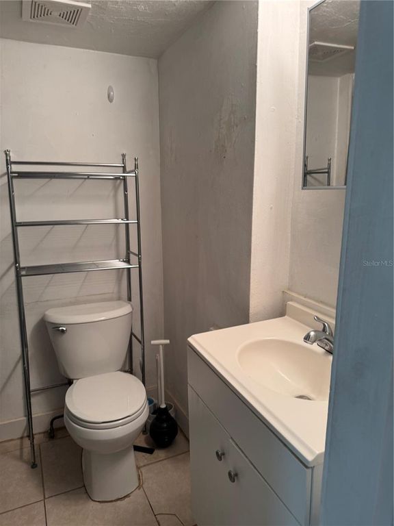 Image 14 of property listing at 585 WASHINGTON STREET, New Smyrna Beach, FL 32168