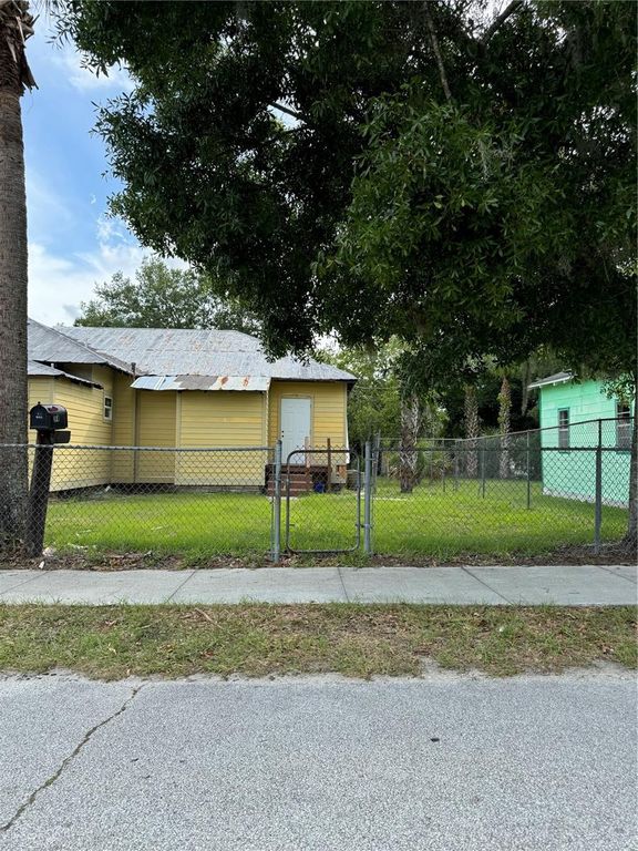 Image 17 of property listing at 585 WASHINGTON STREET, New Smyrna Beach, FL 32168