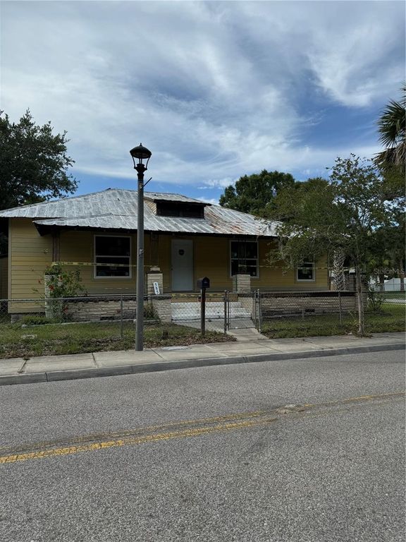 Image 19 of property listing at 585 WASHINGTON STREET, New Smyrna Beach, FL 32168