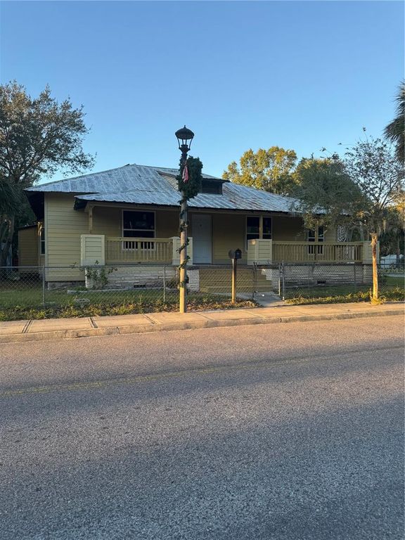 Image 3 of property listing at 585 WASHINGTON STREET, New Smyrna Beach, FL 32168