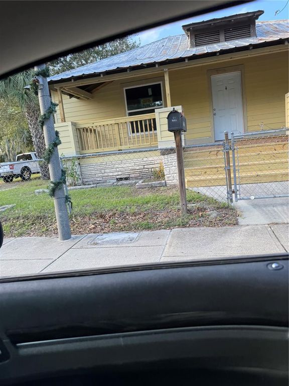 Image 5 of property listing at 585 WASHINGTON STREET, New Smyrna Beach, FL 32168