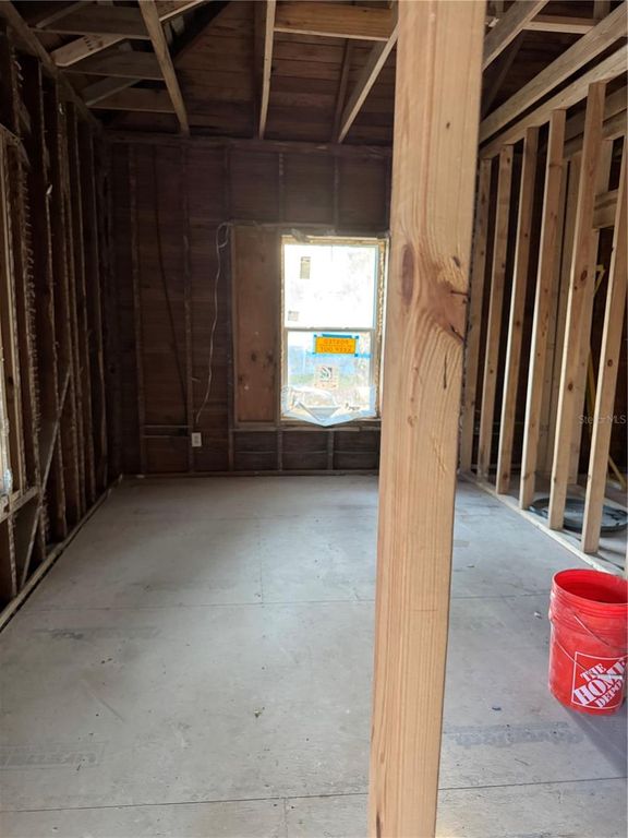 Image 8 of property listing at 585 WASHINGTON STREET, New Smyrna Beach, FL 32168