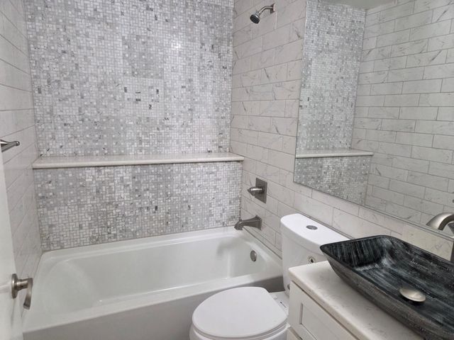 3633 Windtree Drive, Eagan, MN 55123