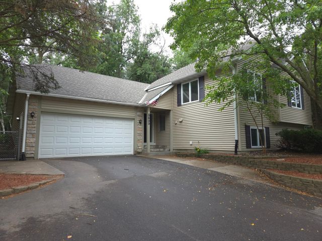 3633 Windtree Drive, Eagan, MN 55123