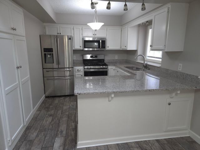 3633 Windtree Drive, Eagan, MN 55123