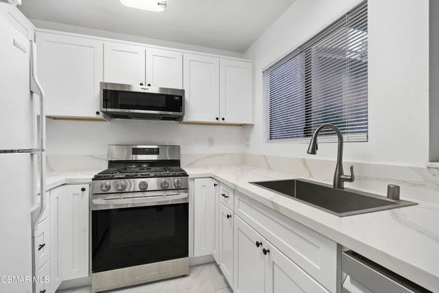 2304 Archwood Lane 92, Simi Valley, CA 93063