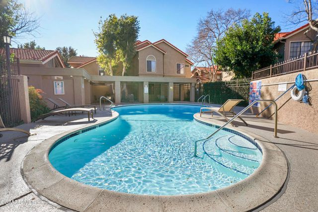 2304 Archwood Lane 92, Simi Valley, CA 93063