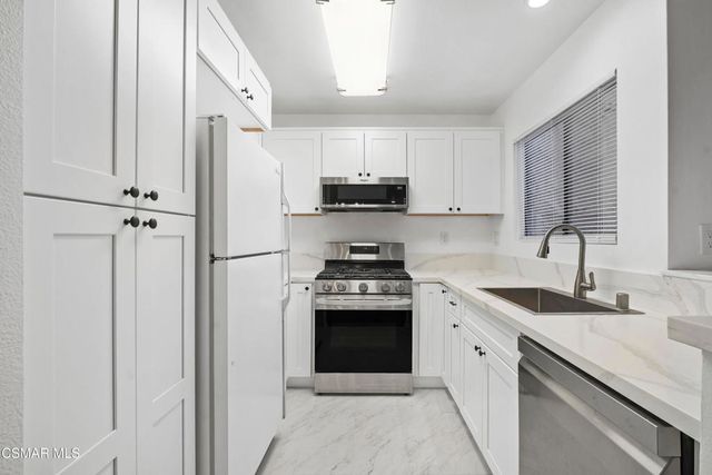 2304 Archwood Lane 92, Simi Valley, CA 93063