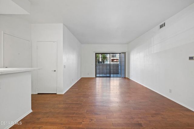 2304 Archwood Lane 92, Simi Valley, CA 93063