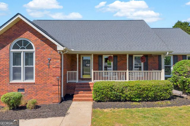 71 Woodridge Way, Royston, GA 30662
