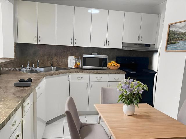 7920 N Colony Cir N 204, Tamarac, FL 33321