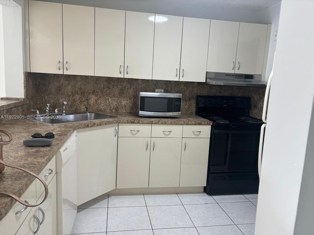 7920 N Colony Cir N 204, Tamarac, FL 33321