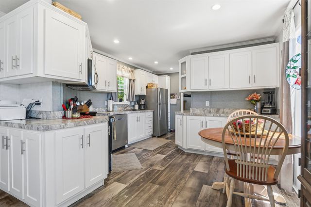 11 Daisy Drive, Pittsfield, NH 03263