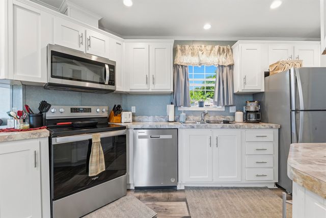 11 Daisy Drive, Pittsfield, NH 03263