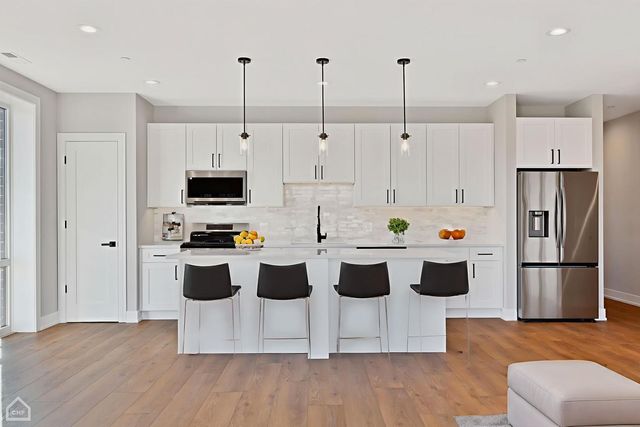 8631 W Grand Avenue 4W, River Grove, IL 60171