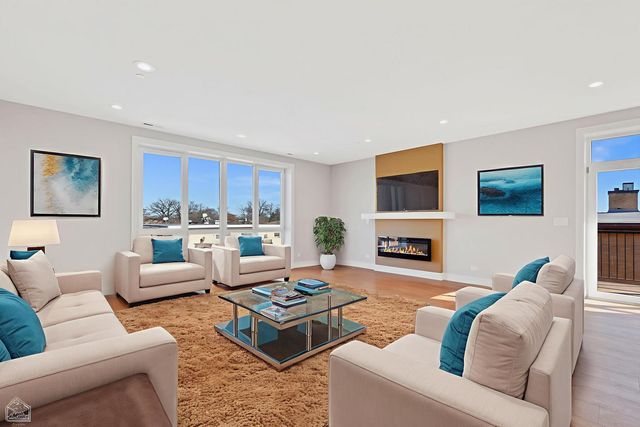 8631 W Grand Avenue 4W, River Grove, IL 60171