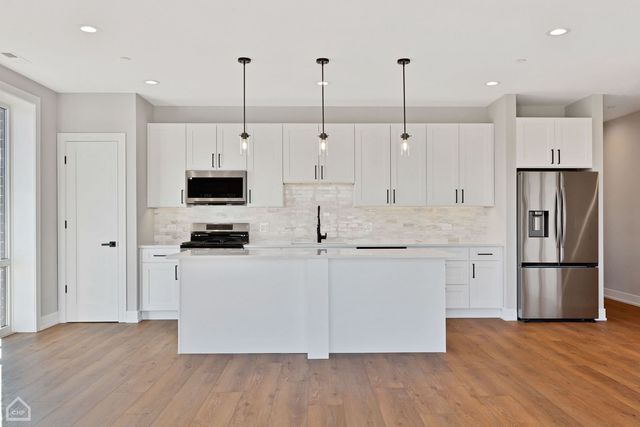 8631 W Grand Avenue 4W, River Grove, IL 60171