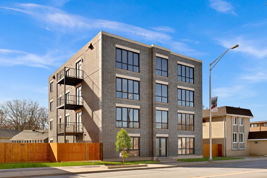 8631 W Grand Avenue 4W, River Grove, IL 60171