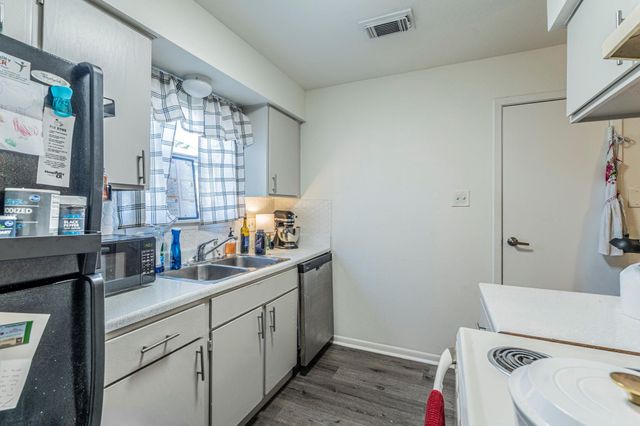 4027 Briarglen Drive, Dickinson, TX 77539
