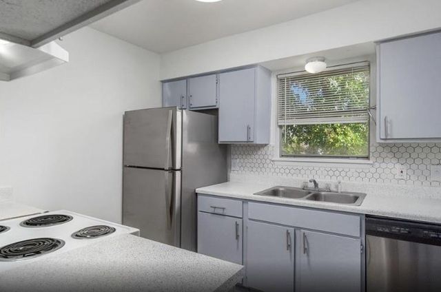 4027 Briarglen Drive, Dickinson, TX 77539