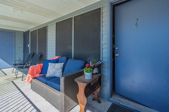 4027 Briarglen Drive, Dickinson, TX 77539