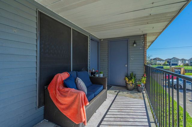 4027 Briarglen Drive, Dickinson, TX 77539