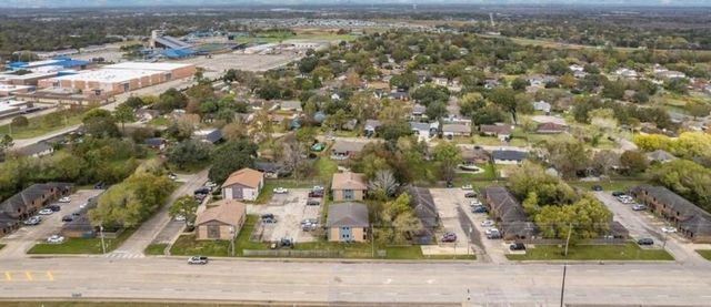4027 Briarglen Drive, Dickinson, TX 77539