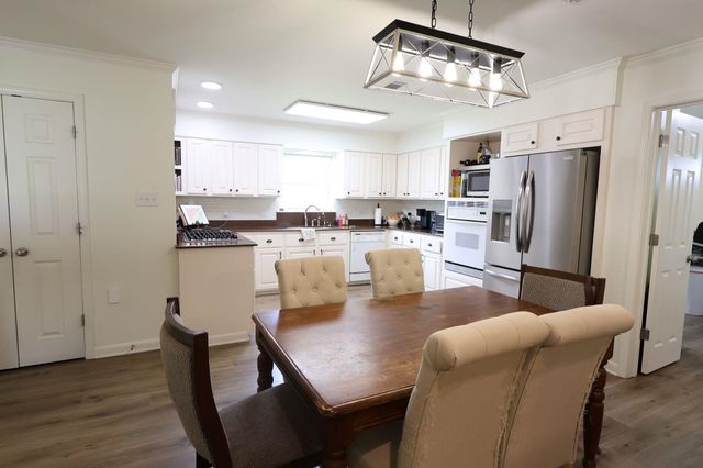 300 Estate Dr, Houma, LA 70364