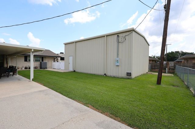 300 Estate Dr, Houma, LA 70364