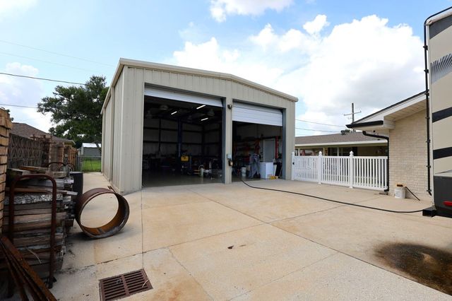 300 Estate Dr, Houma, LA 70364