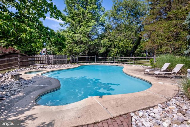 605 SCOTCH RD, Pennington, NJ 08534