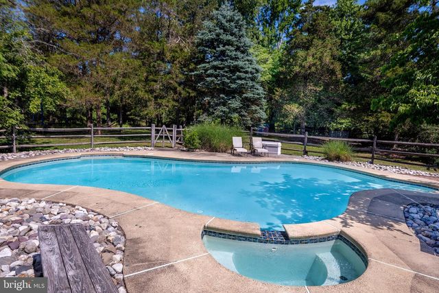 605 SCOTCH RD, Pennington, NJ 08534
