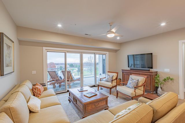 5211 Highpointe Lakes Drive, 103, Westerville, OH 43081