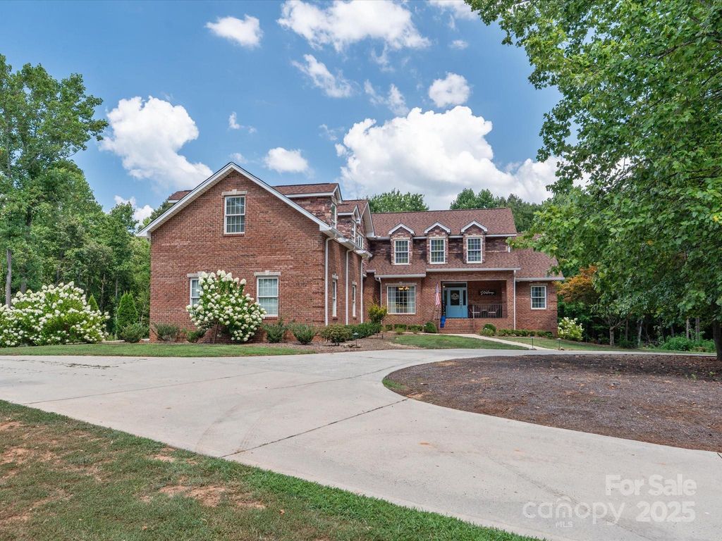 4050 Muirfield Drive, Cherryville, NC 28021