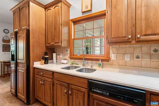 690 PAGE ST, Scottsville, VA 24590