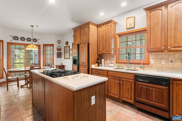 690 PAGE ST, Scottsville, VA 24590