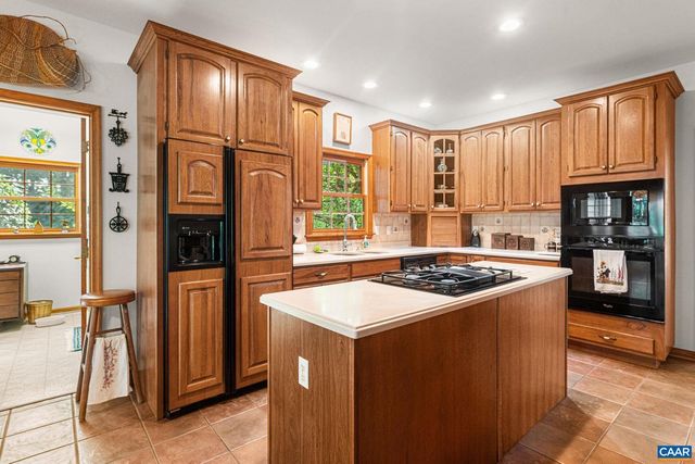 690 PAGE ST, Scottsville, VA 24590