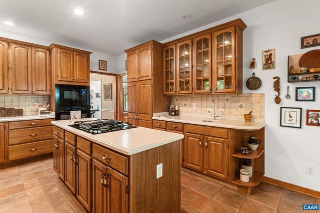 690 PAGE ST, Scottsville, VA 24590